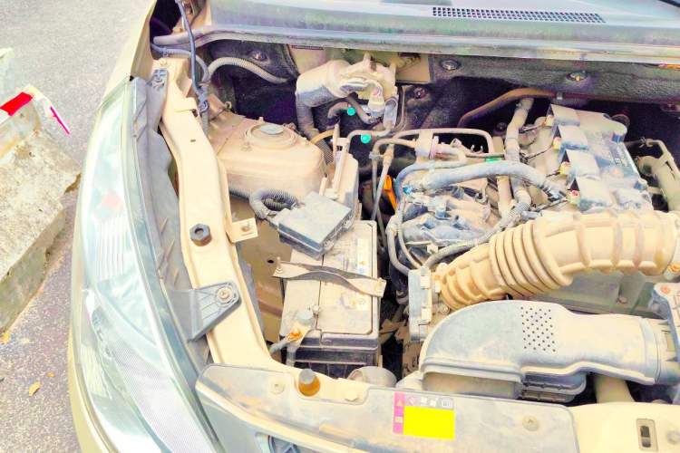 Used Wuling Rongguang V 2016 1.5L Standard Version Engine Bay Right