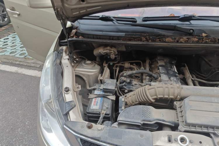 Used Wuling Rongguang V 2016 1.5L Standard Version Engine Bay Right