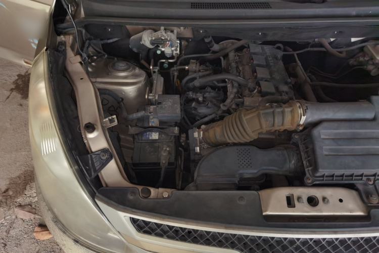 Used Wuling Rongguang V 2016 1.5L Practical Version Engine Bay Right