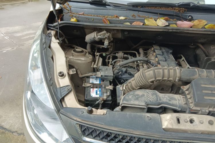 Used Wuling Rongguang V 2016 1.5L Standard Version Engine Bay Right