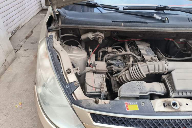Used Wuling Rongguang V 2016 1.5L Practical Version Engine Bay Right