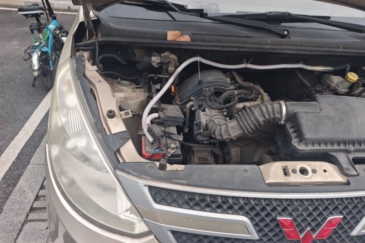 Used Wuling Rongguang V 2016 1.5L Practical Version Non-Power-Assisted Engine Bay Right