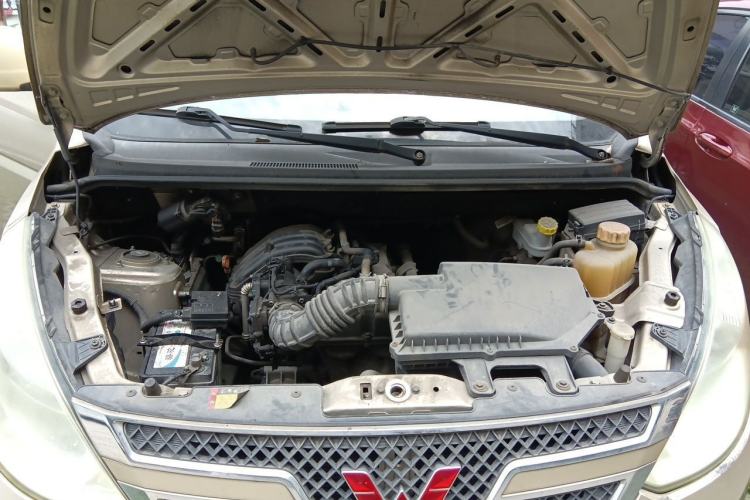 Used Wuling Rongguang V 2016 1.2L Standard Version Engine Bay