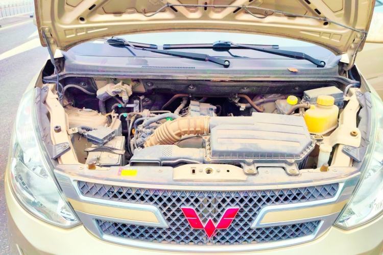 Used Wuling Rongguang V 2016 1.5L Standard Version Engine Bay
