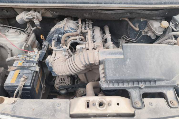 Used Wuling Rongguang V 2016 1.2L Practical Version Engine Bay