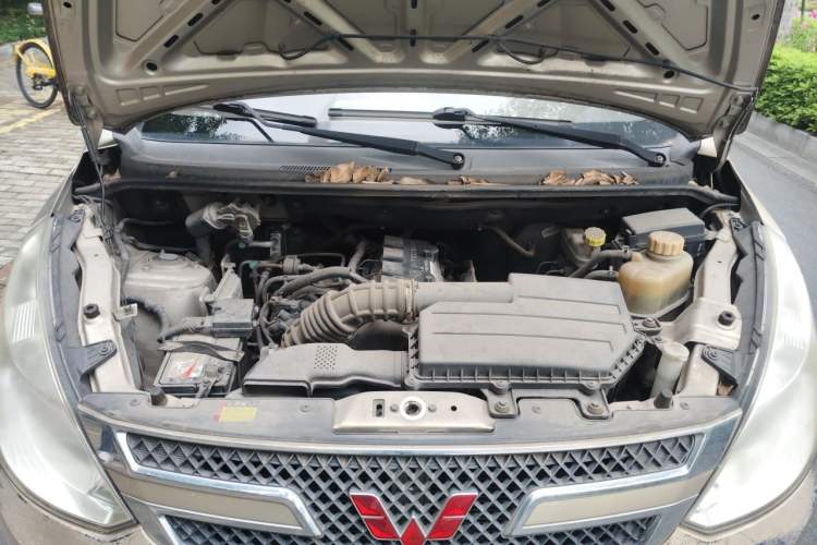 Used Wuling Rongguang V 2016 1.5L Standard Version Engine Bay
