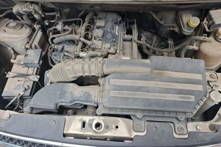 Used Wuling Rongguang V 2016 1.5L Standard Version Engine Bay