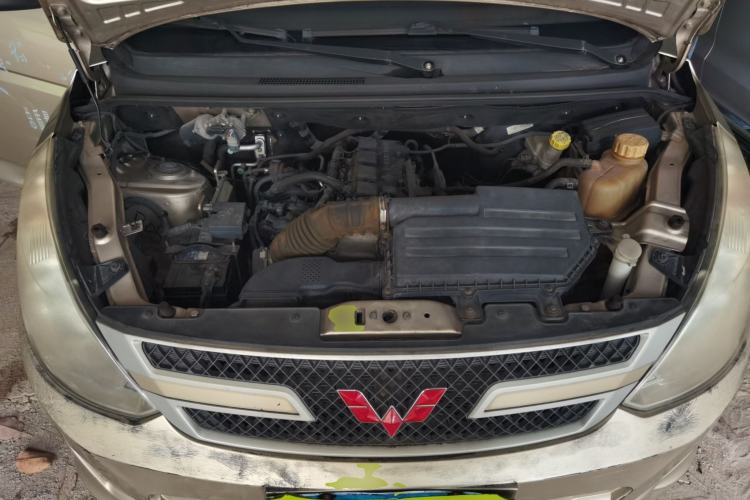Used Wuling Rongguang V 2016 1.5L Practical Version Engine Bay