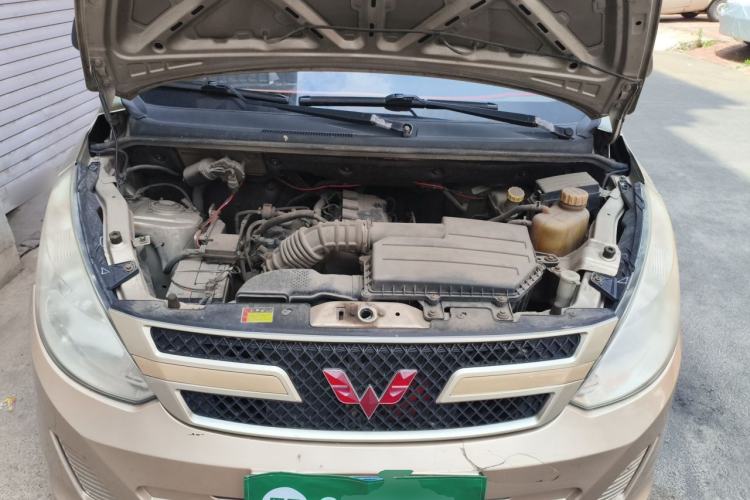 Used Wuling Rongguang V 2016 1.5L Practical Version Engine Bay