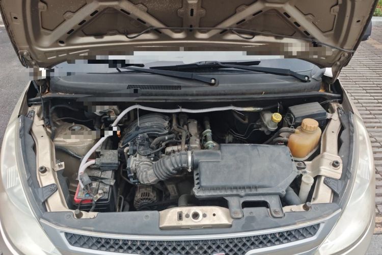 Used Wuling Rongguang V 2016 1.5L Practical Version Non-Power-Assisted Engine Bay