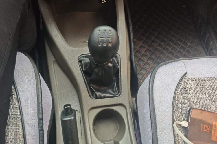 Used Wuling Rongguang V 2016 1.5L Practical Version Non-Power-Assisted Gear Lever