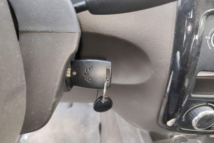 Used Wuling Rongguang V 2016 1.2L Standard Version Interior 1