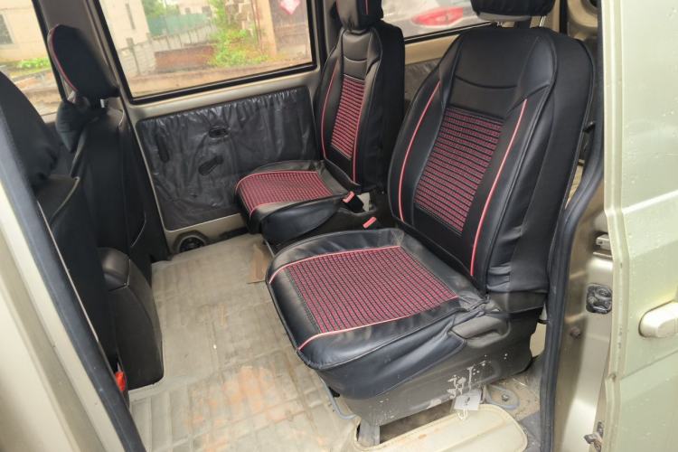 Used Wuling Rongguang V 2016 1.5L Standard Version Interior 4