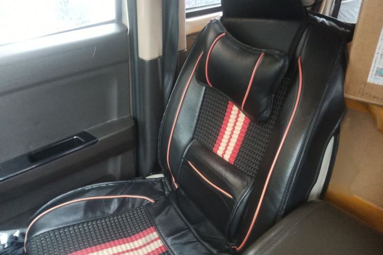 Used Wuling Rongguang V 2016 1.5L Standard Version Interior 4