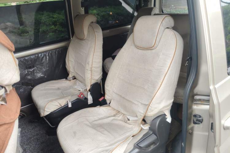 Used Wuling Rongguang V 2016 1.5L Standard Version Interior 4