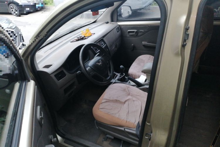 Used Wuling Rongguang V 2016 1.2L Practical Version Left Front Seat