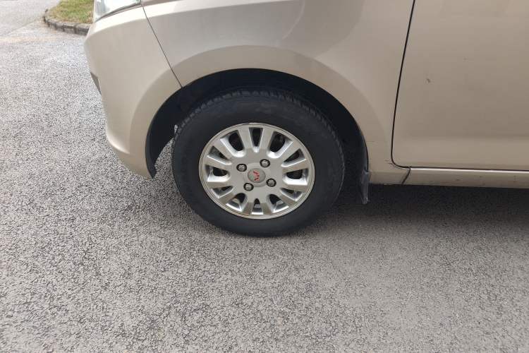 Used Wuling Rongguang V 2016 1.2L Standard Version Left Front Wheel Hub