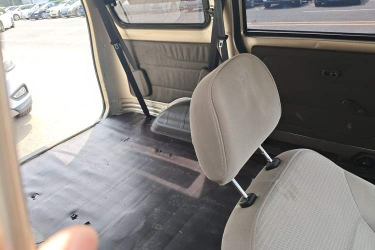 Used Wuling Rongguang V 2016 1.2L Practical Model Non-Power-Assisted Left Rear Seat