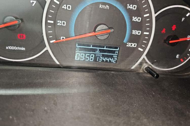 Used Wuling Rongguang V 2016 1.5L Standard Version Odometer Close Up