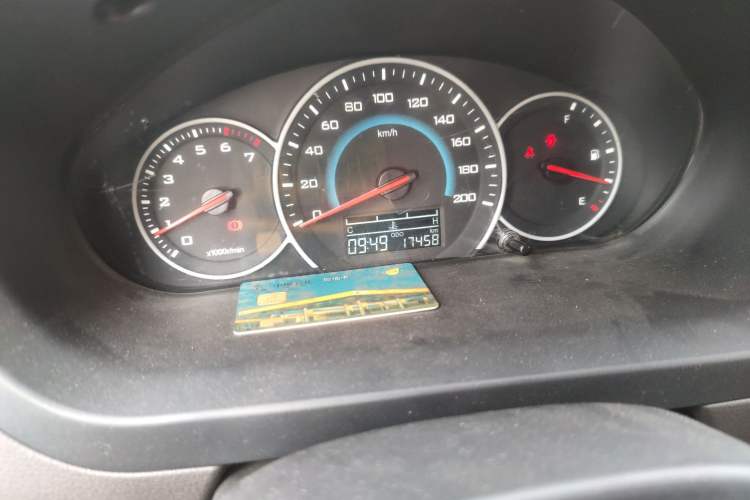 Used Wuling Rongguang V 2016 1.5L Standard Version Odometer Close Up