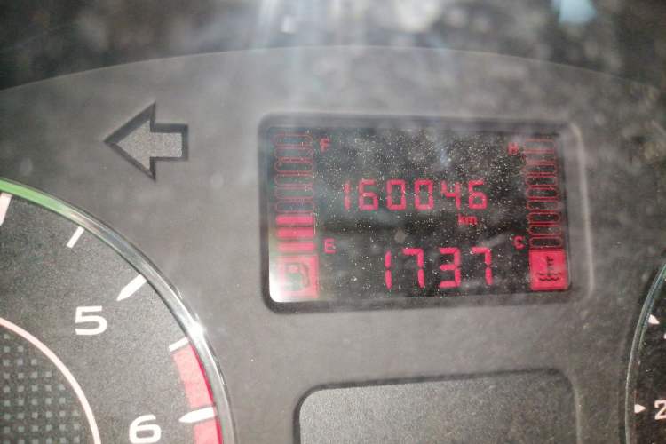 Used Wuling Rongguang V 2016 1.2L Practical Version Odometer Close Up
