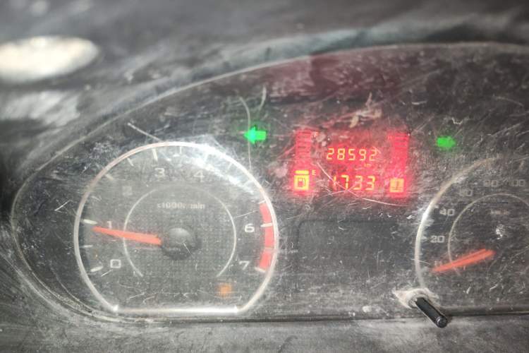 Used Wuling Rongguang V 2016 1.5L Practical Version Odometer Close Up