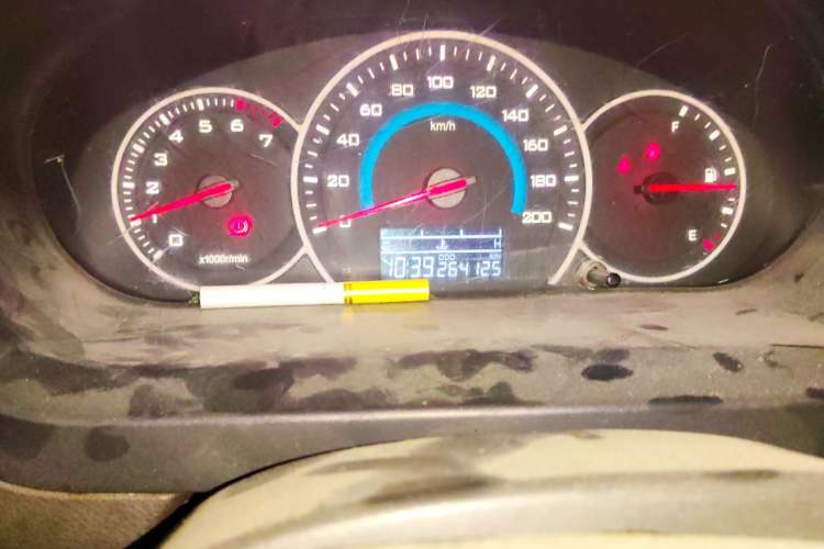 Used Wuling Rongguang V 2016 1.5L Standard Version Odometer Close Up