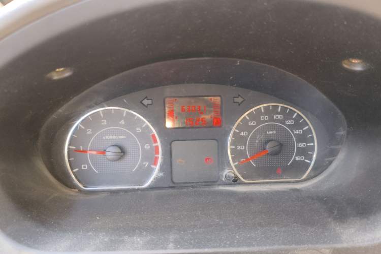 Used Wuling Rongguang V 2016 1.2L Practical Version Odometer Close Up
