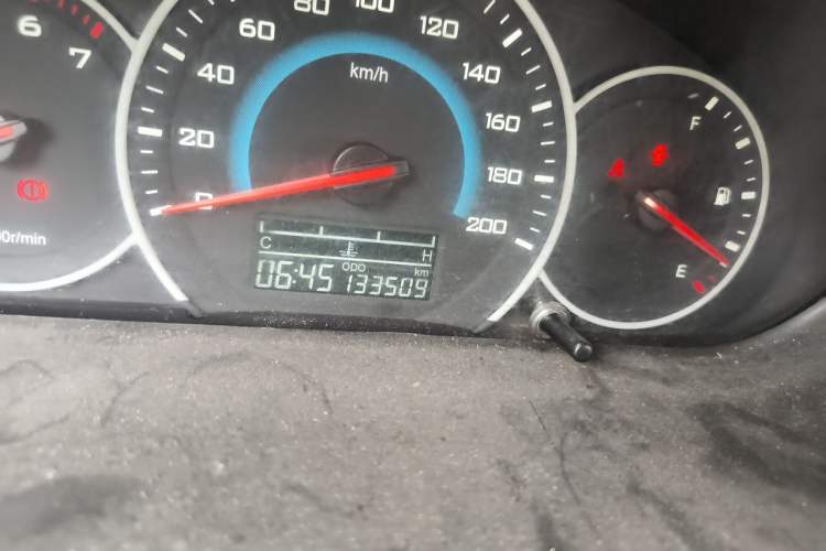 Used Wuling Rongguang V 2016 1.2L Standard Version Odometer Close Up