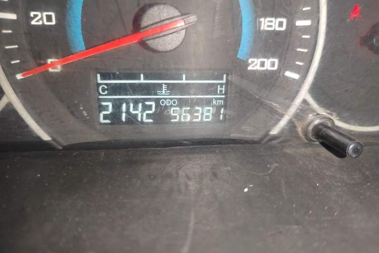 Used Wuling Rongguang V 2016 1.5L Standard Version Odometer Close Up