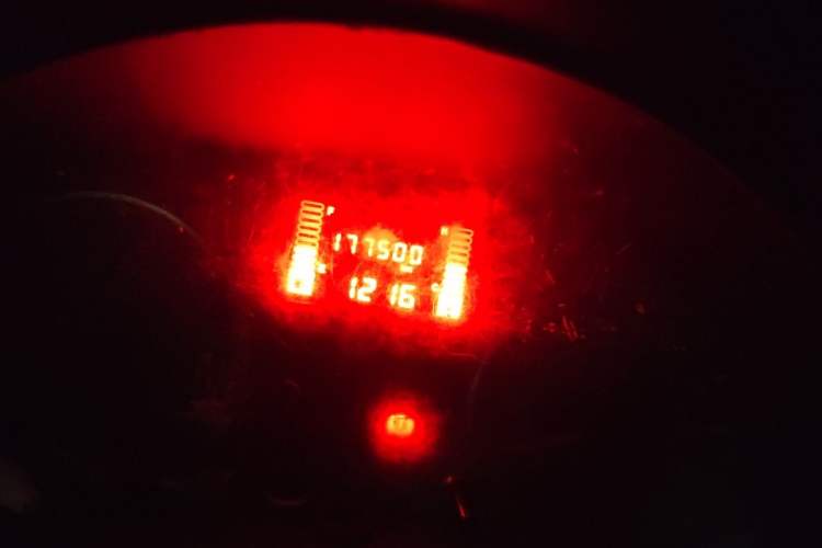 Used Wuling Rongguang V 2016 1.5L Practical Version Odometer Close Up