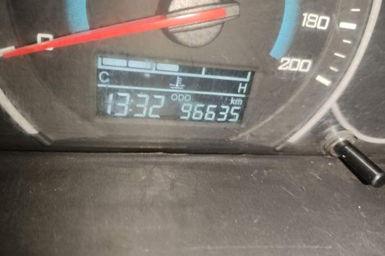 Used Wuling Rongguang V 2016 1.5L Standard Version Odometer Close Up