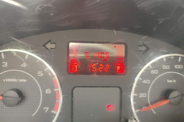 Used Wuling Rongguang V 2016 1.2L Practical Version Odometer Close Up