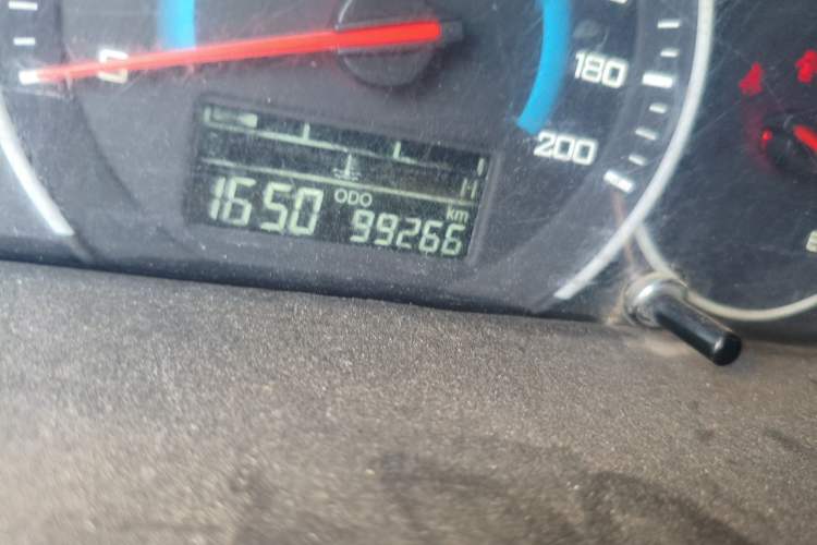 Used Wuling Rongguang V 2016 1.2L Standard Version Odometer Close Up