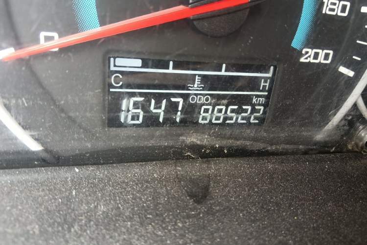 Used Wuling Rongguang V 2016 1.2L Standard Version Odometer Close Up