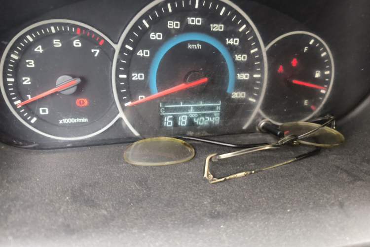 Used Wuling Rongguang V 2016 1.5L Standard Version Odometer Close Up