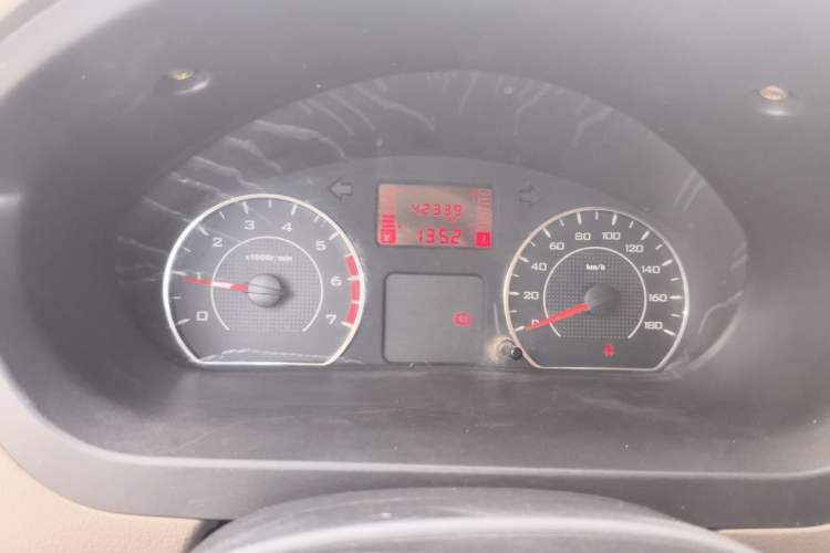 Used Wuling Rongguang V 2016 1.2L Practical Version Odometer Close Up