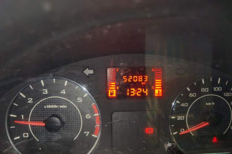 Used Wuling Rongguang V 2016 1.5L Practical Version Odometer Close Up
