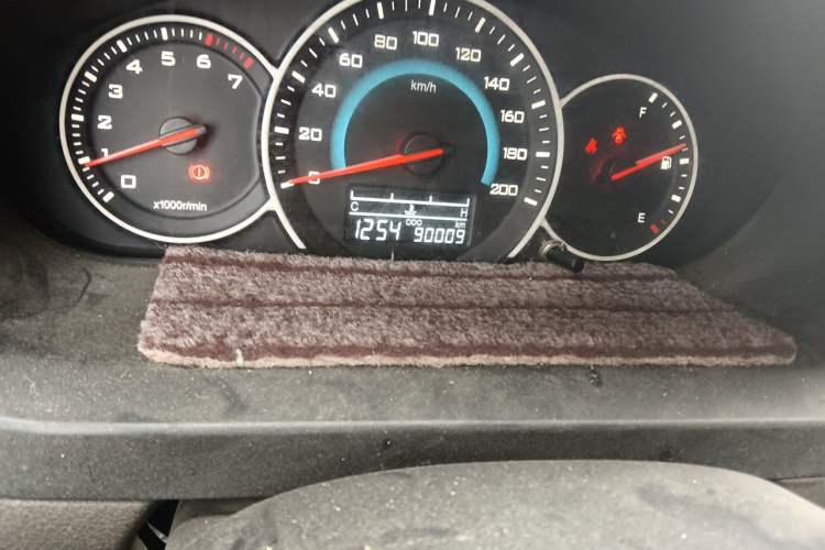 Used Wuling Rongguang V 2016 1.5L Standard Version Odometer Close Up
