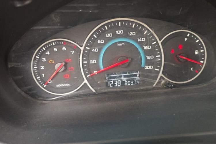 Used Wuling Rongguang V 2016 1.2L Standard Version Odometer Close Up
