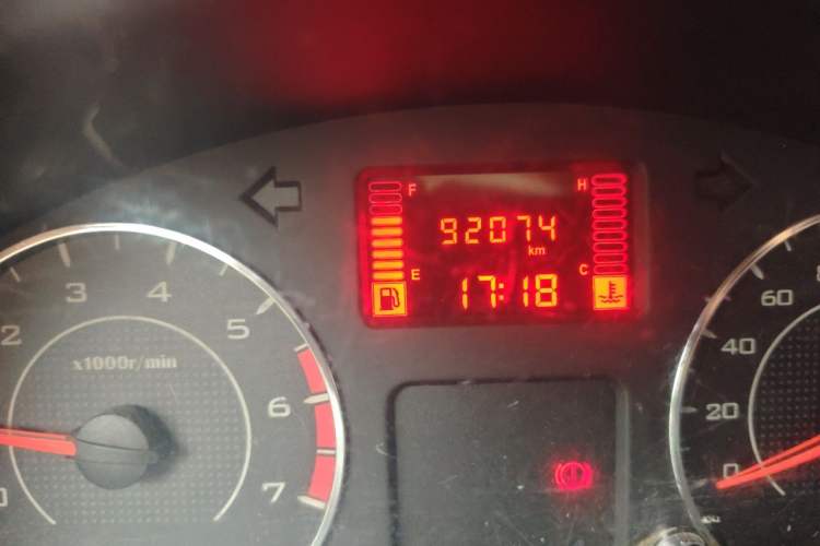 Used Wuling Rongguang V 2016 1.5L Practical Version Non-Power-Assisted Odometer Close Up