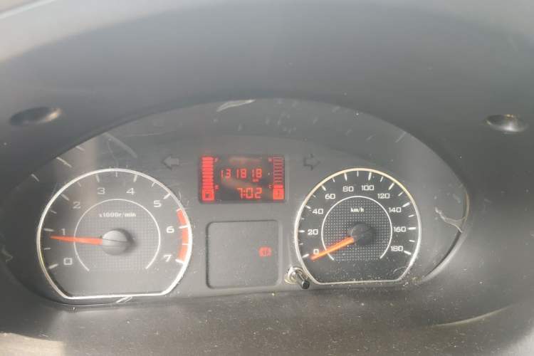 Used Wuling Rongguang V 2016 1.2L Practical Model Non-Power-Assisted Odometer Close Up