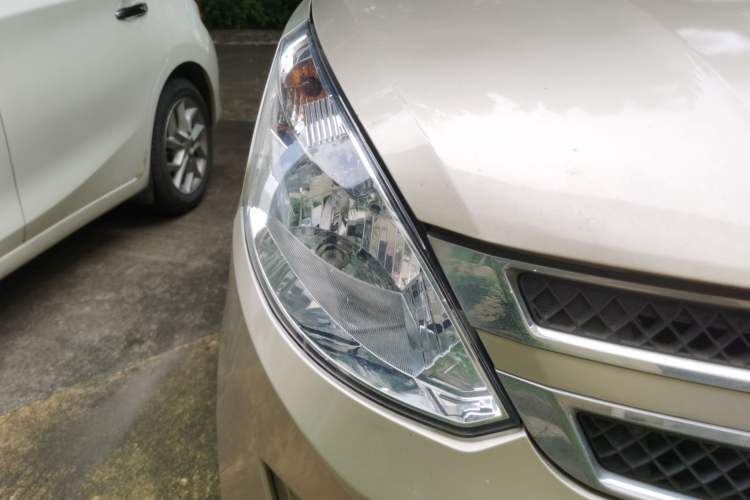 Used Wuling Rongguang V 2016 1.5L Standard Version Right Front Headlight