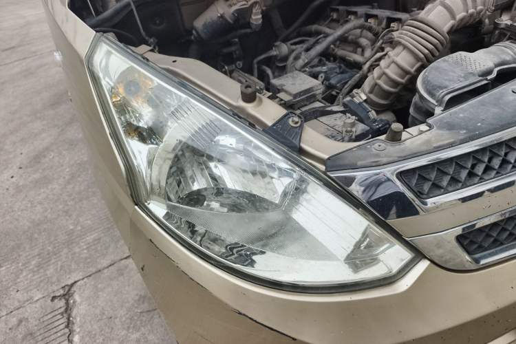 Used Wuling Rongguang V 2016 1.5L Standard Version Right Front Headlight