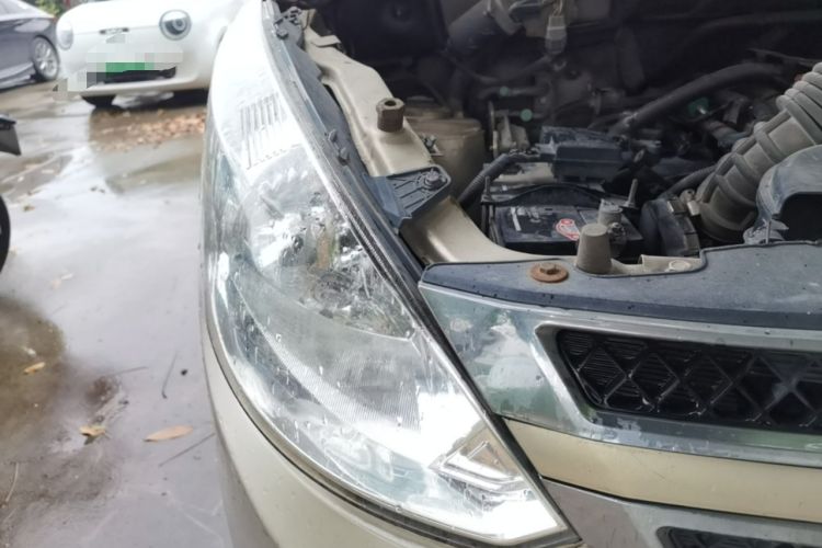Used Wuling Rongguang V 2016 1.5L Standard Version Right Front Headlight