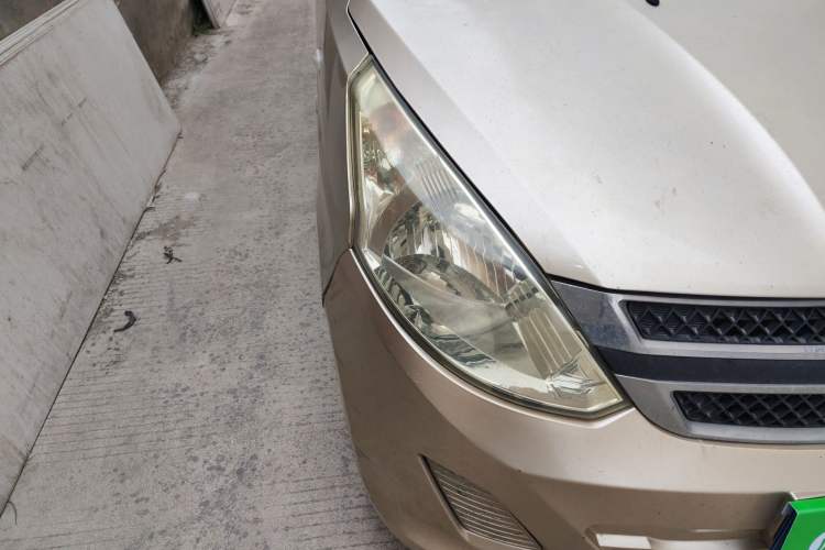 Used Wuling Rongguang V 2016 1.5L Practical Version Right Front Headlight