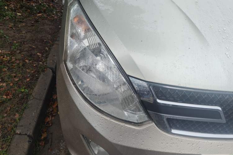 Used Wuling Rongguang V 2016 1.5L Standard Version Right Front Headlight