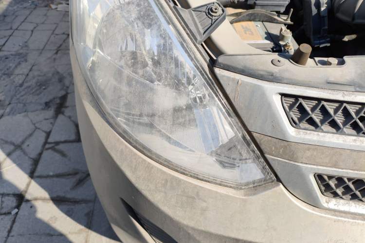 Used Wuling Rongguang V 2016 1.2L Practical Version Right Front Headlight