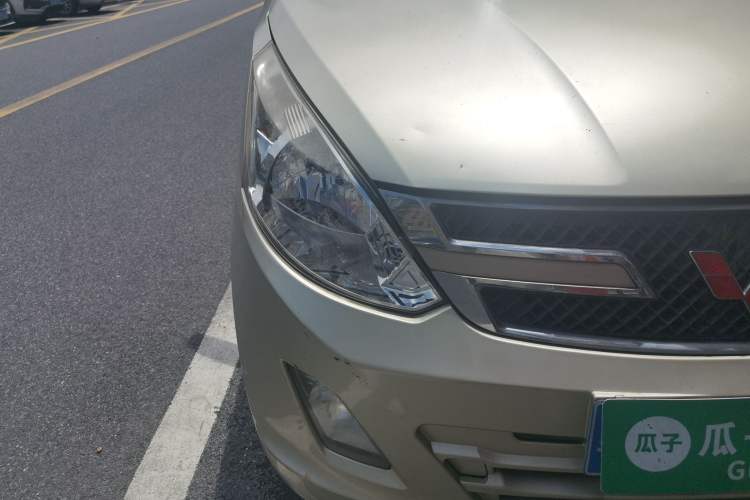 Used Wuling Rongguang V 2016 1.5L Standard Version Right Front Headlight