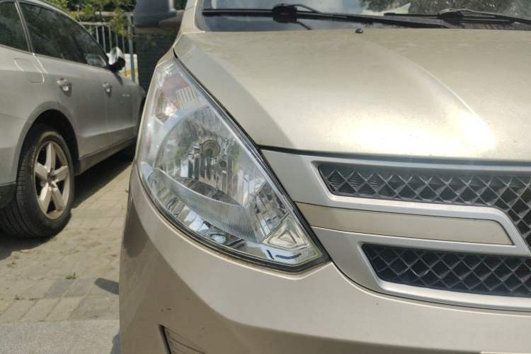 Used Wuling Rongguang V 2016 1.2L Practical Version Right Front Headlight